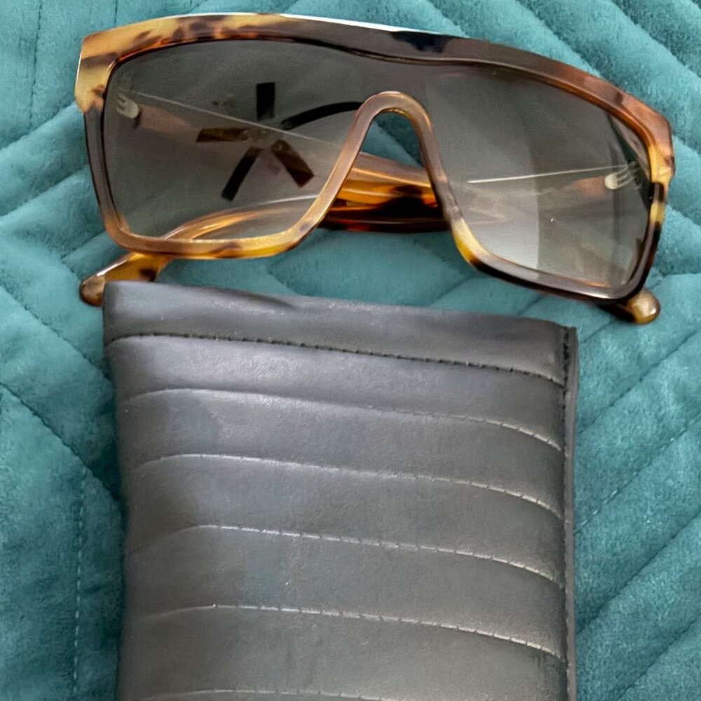 Victoria Beckham Designer Sunglasses - Model VB99@/0-319 - Free Shipping!